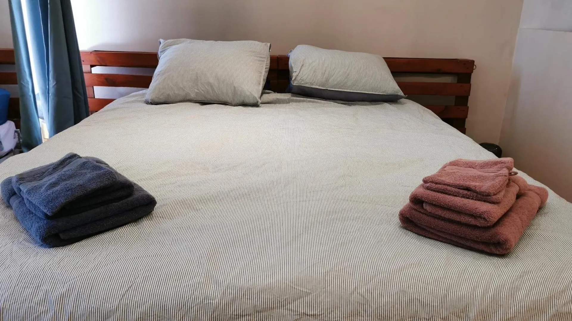 Backpackers Gelijkvloers-Studio-Slaapkamer-Eetkamer-Keuken 1 Ruimte-Badkamer En-Suite Ostend